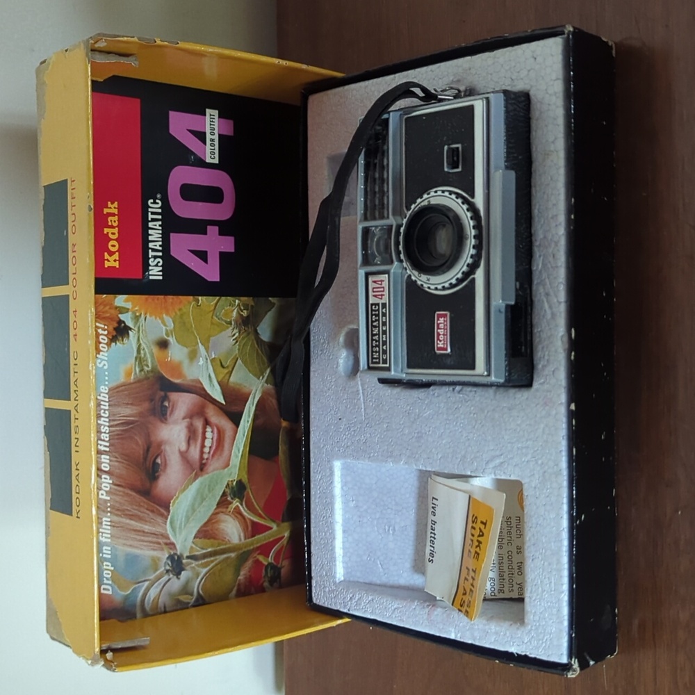 Kodak Instamatic 404 Color Outfit - Picture 5 of 5